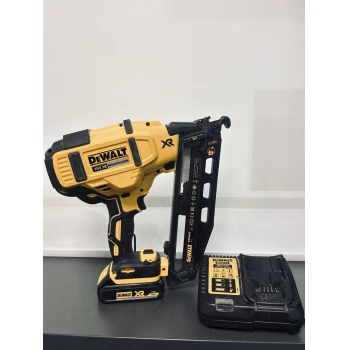 Pistol de batut cuie cu acumulator Dewalt DCN660