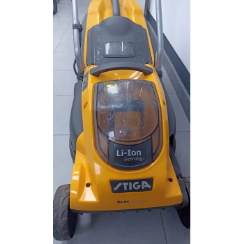 Mașină de tuns iarba Stiga SLM 3648 AE