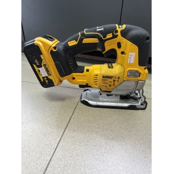 Ferăstrău vertical cu pendul DeWalt DCS 334 P2