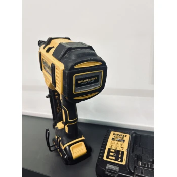 Pistol de batut cuie cu acumulator Dewalt DCN660
