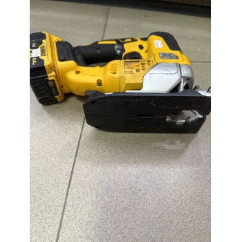 Ferăstrău vertical cu pendul DeWalt DCS 334 P2