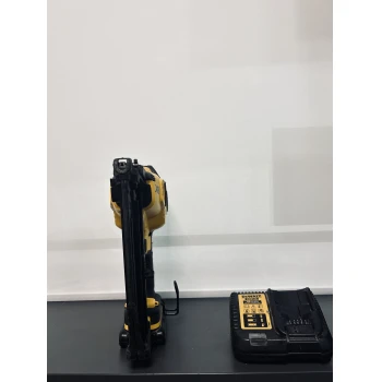 Pistol de batut cuie cu acumulator Dewalt DCN660