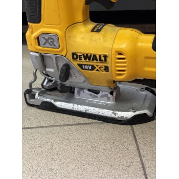 Ferăstrău vertical cu pendul DeWalt DCS 334 P2