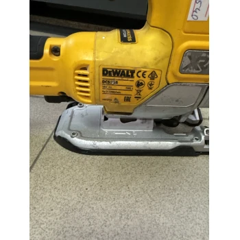 Ferăstrău vertical cu pendul DeWalt DCS 334 P2