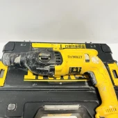 Ciocan rotopercutor Dewalt D25033 1390 lei